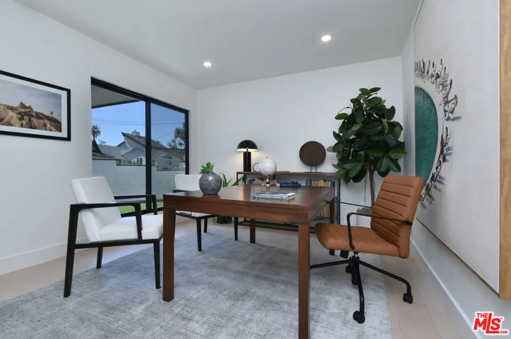 15431 Milbank Street Encino, CA 91436