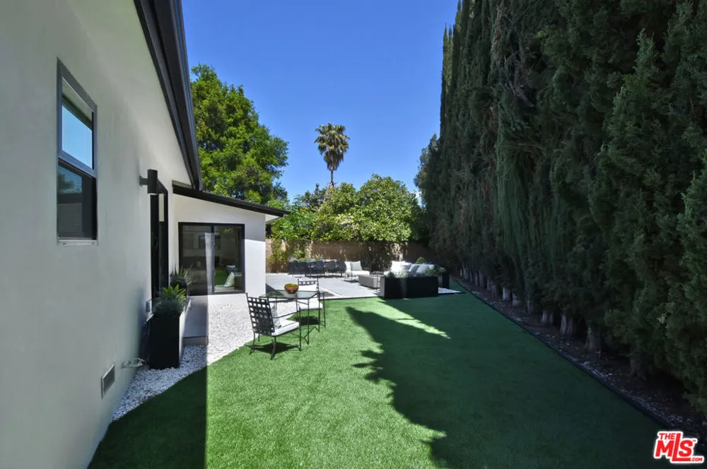 15431 Milbank Street Encino, CA 91436