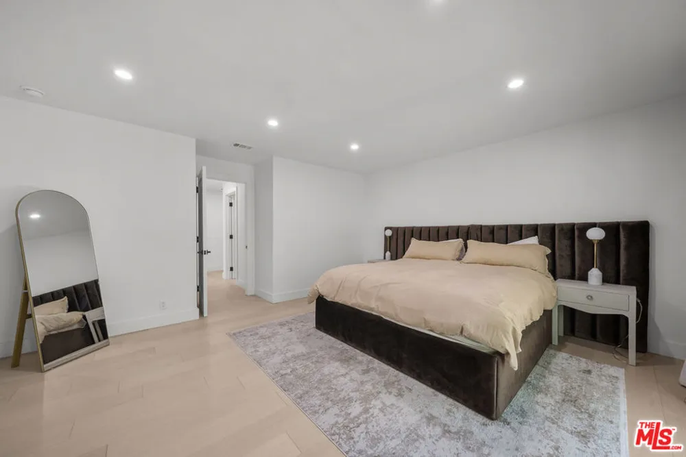 15431 Milbank Street Encino, CA 91436
