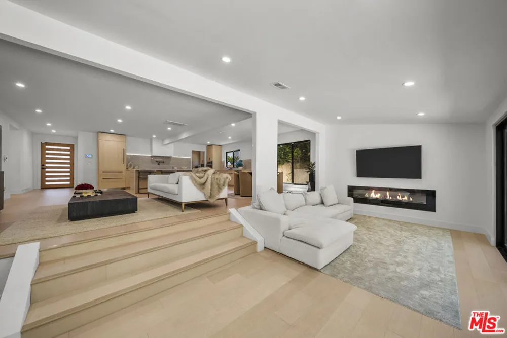 15431 Milbank Street Encino, CA 91436
