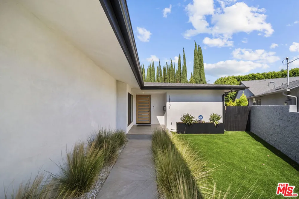 15431 Milbank Street Encino, CA 91436