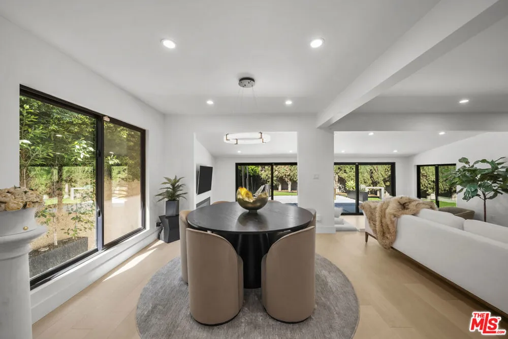 15431 Milbank Street Encino, CA 91436