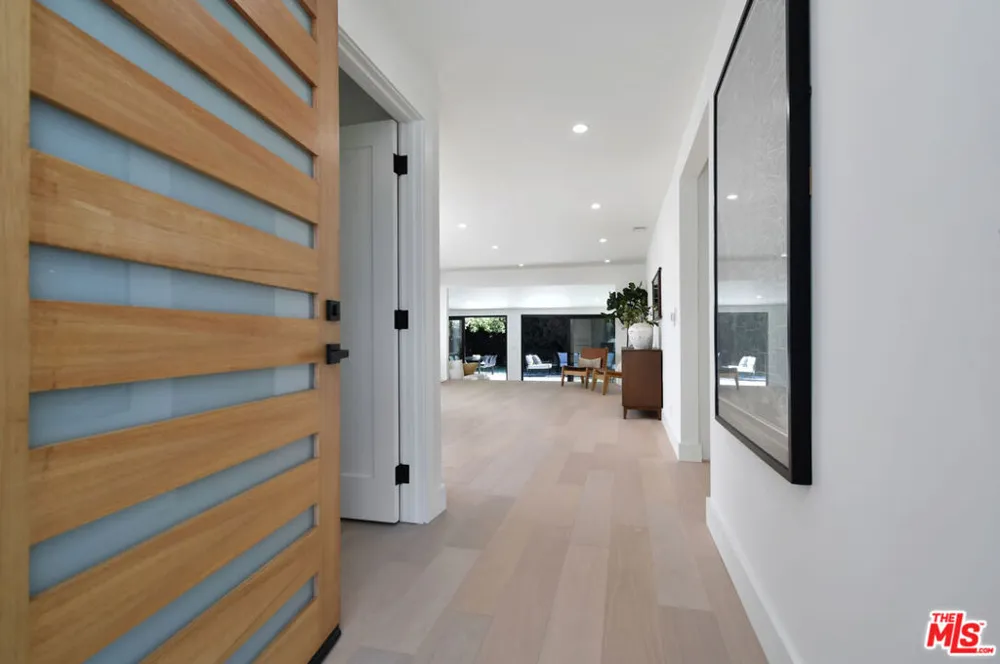 15431 Milbank Street Encino, CA 91436