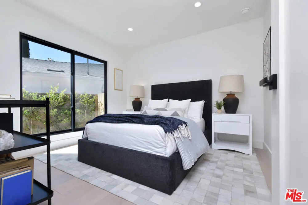 15431 Milbank Street Encino, CA 91436