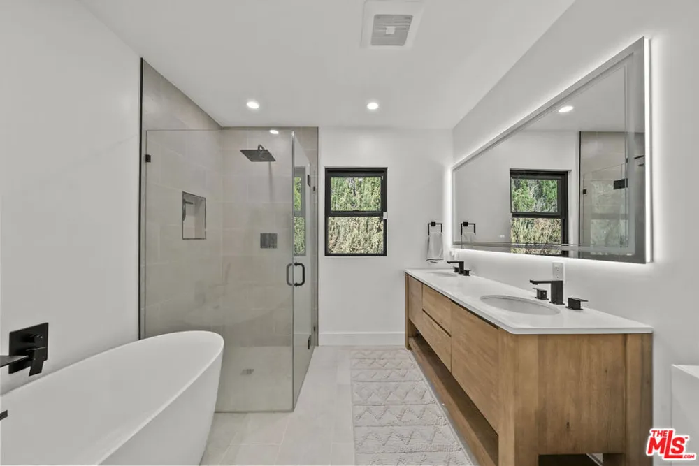 15431 Milbank Street Encino, CA 91436
