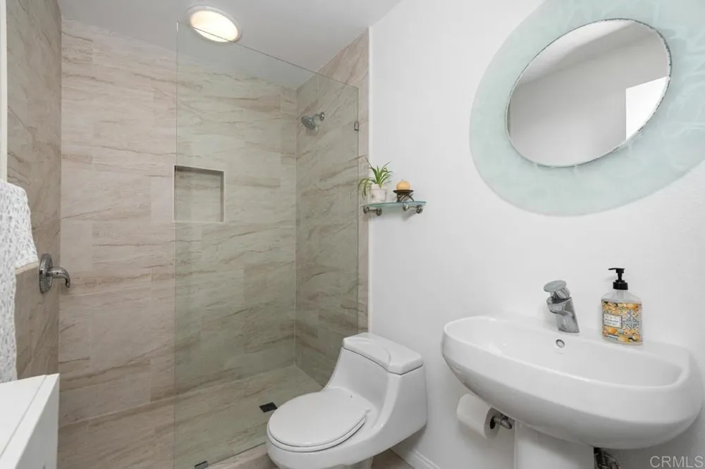 1081 Woodlake Dr Cardiff by the Sea, CA 92007