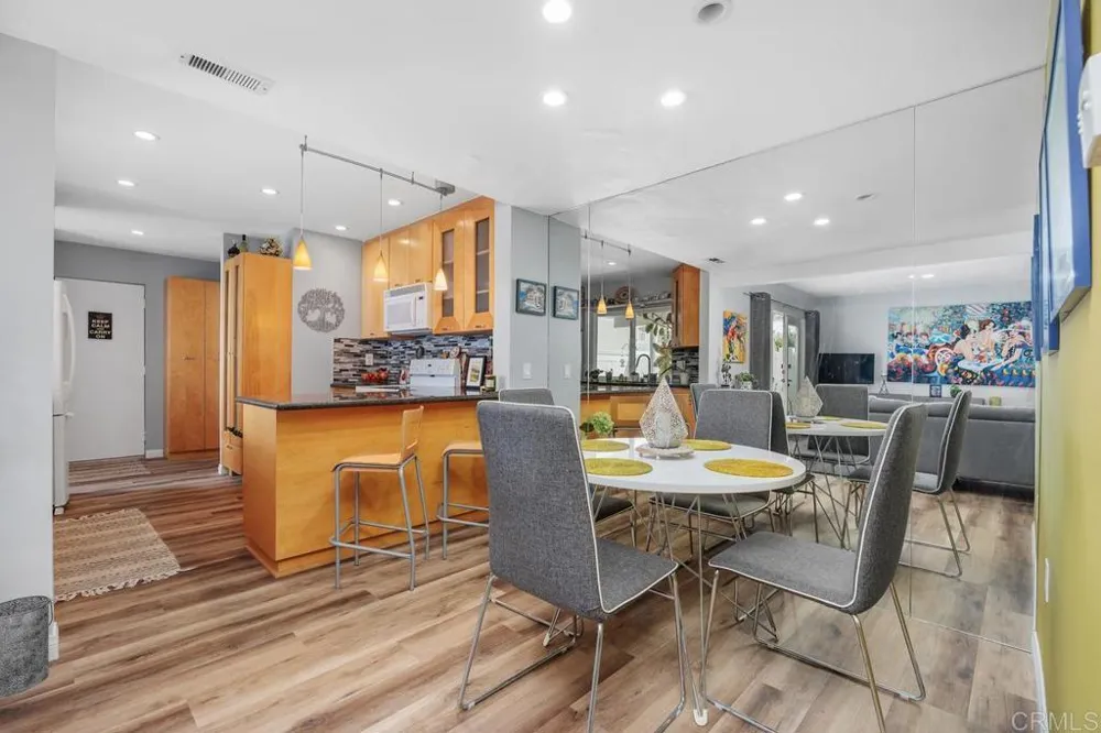 1081 Woodlake Dr Cardiff by the Sea, CA 92007