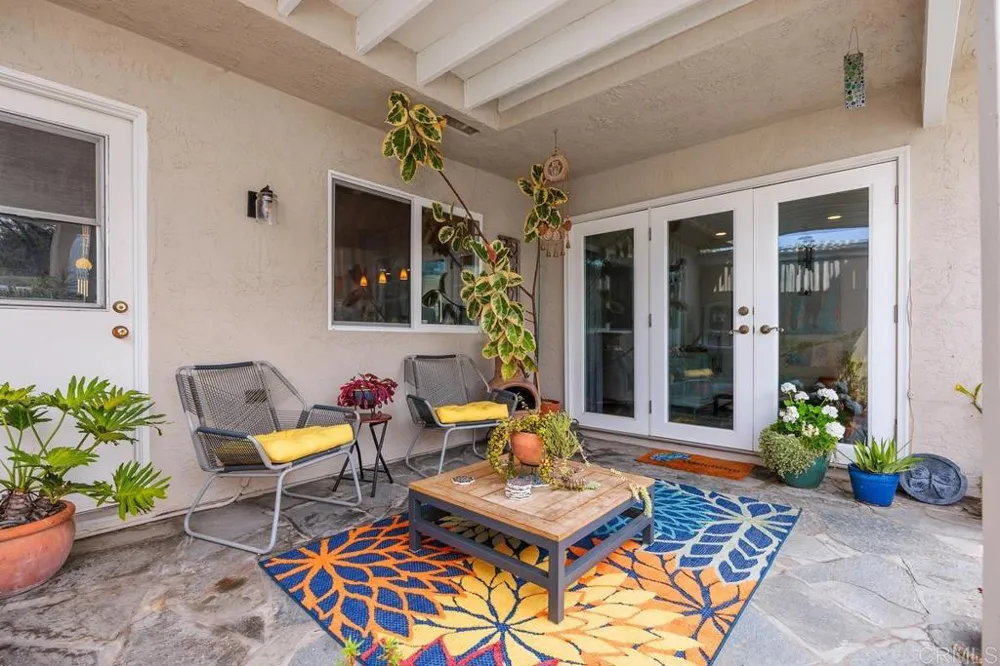 1081 Woodlake Dr Cardiff by the Sea, CA 92007