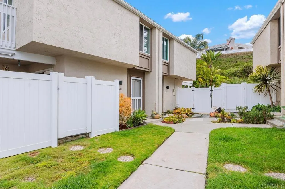 1081 Woodlake Dr Cardiff by the Sea, CA 92007