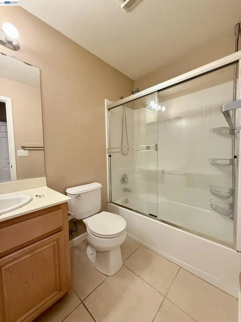 550 Summer Ln Richmond, CA 94806