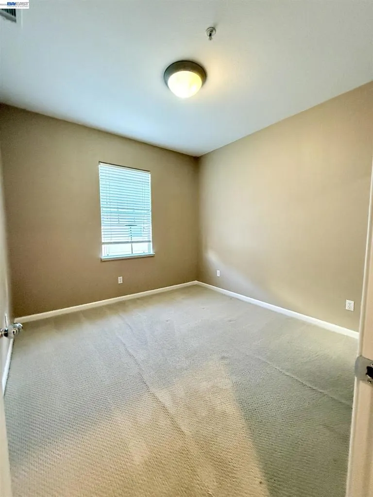 550 Summer Ln Richmond, CA 94806