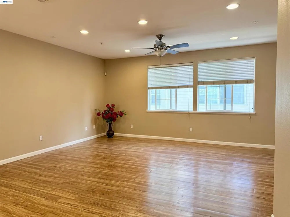 550 Summer Ln Richmond, CA 94806