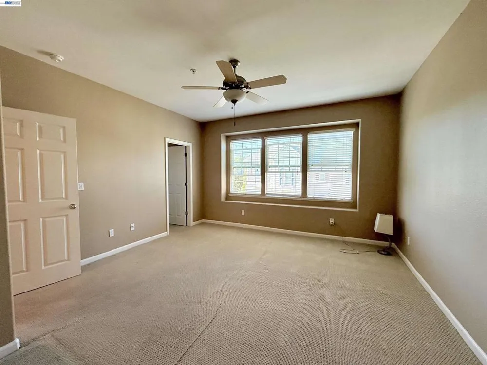 550 Summer Ln Richmond, CA 94806