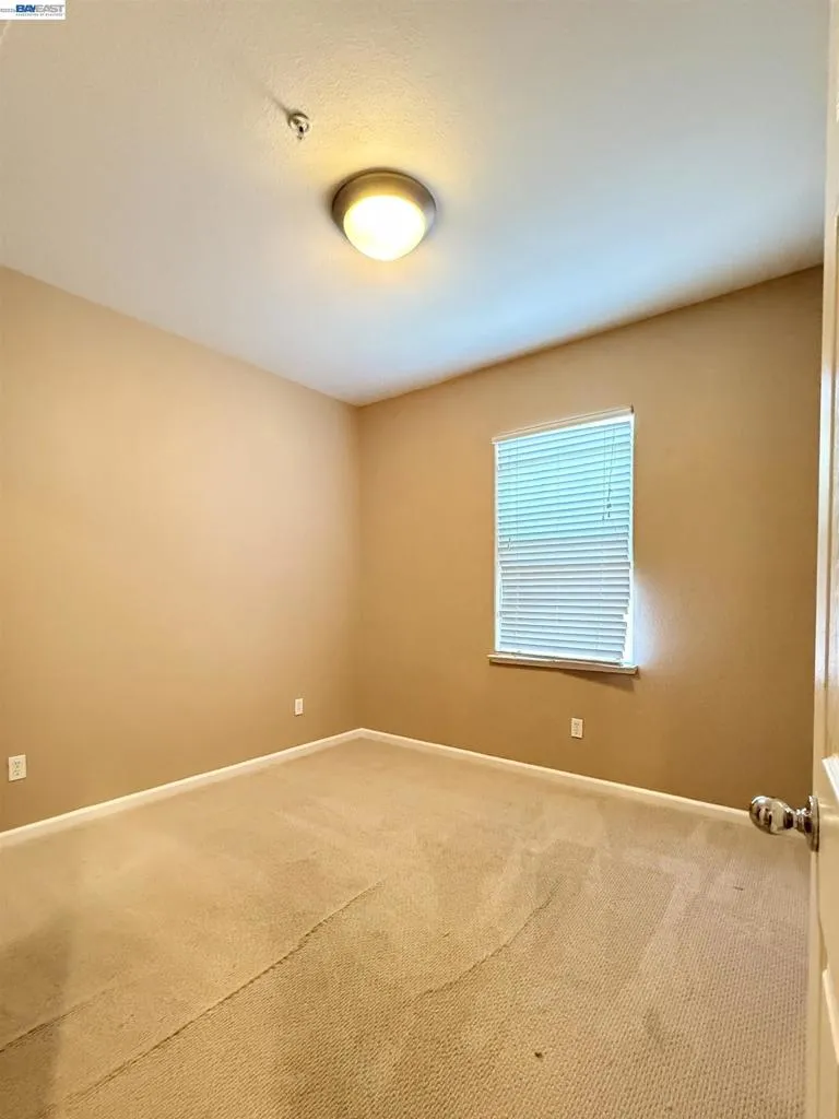 550 Summer Ln Richmond, CA 94806