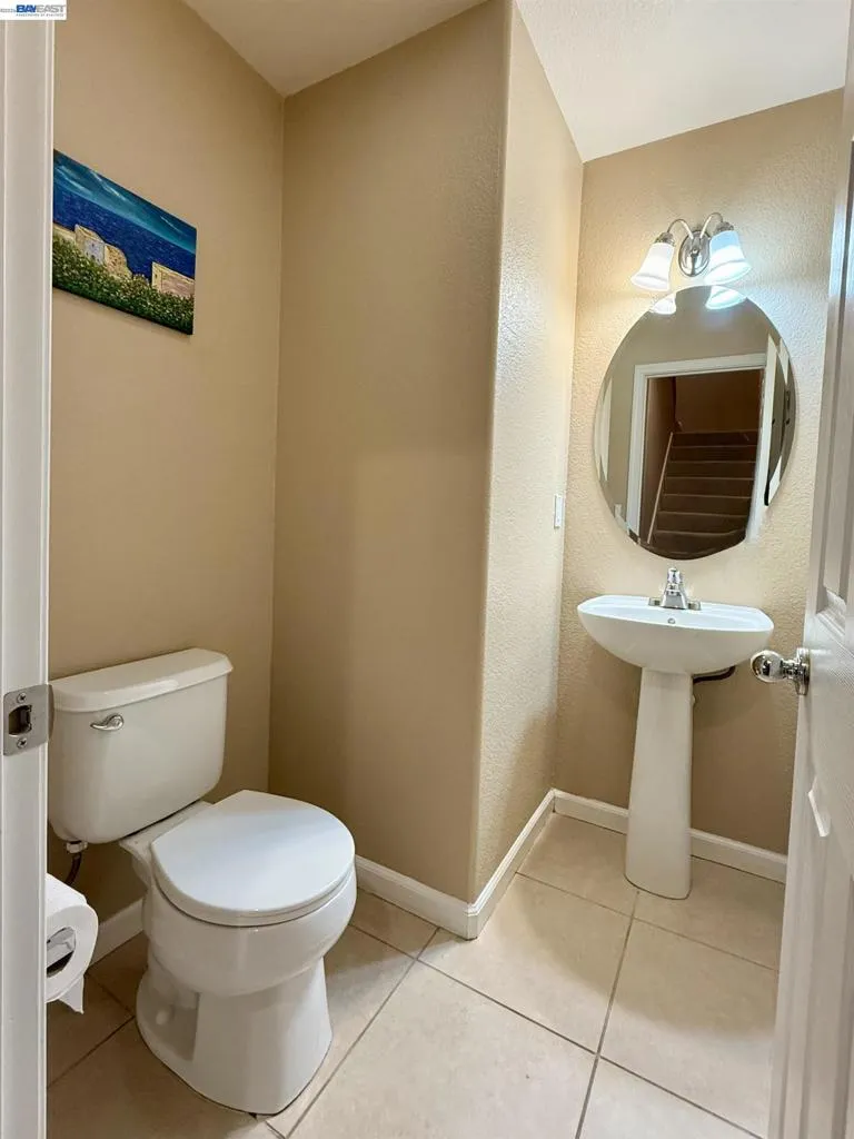 550 Summer Ln Richmond, CA 94806