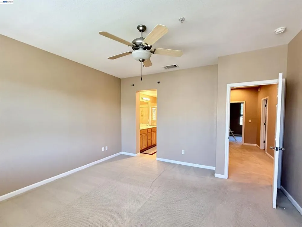 550 Summer Ln Richmond, CA 94806