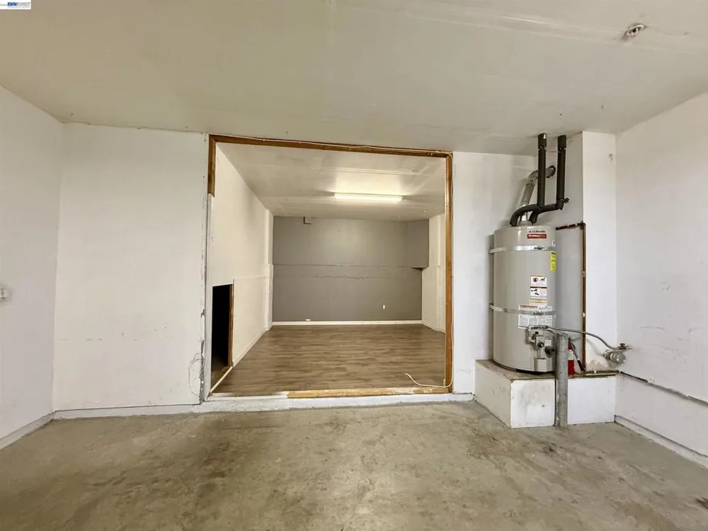 550 Summer Ln Richmond, CA 94806