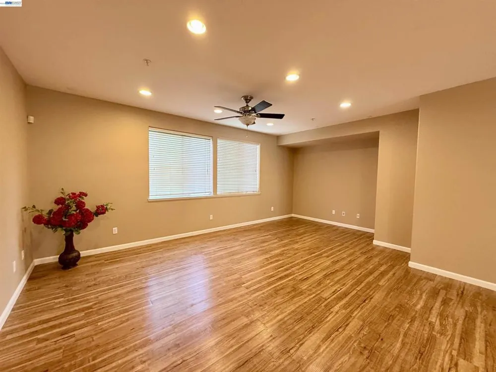 550 Summer Ln Richmond, CA 94806
