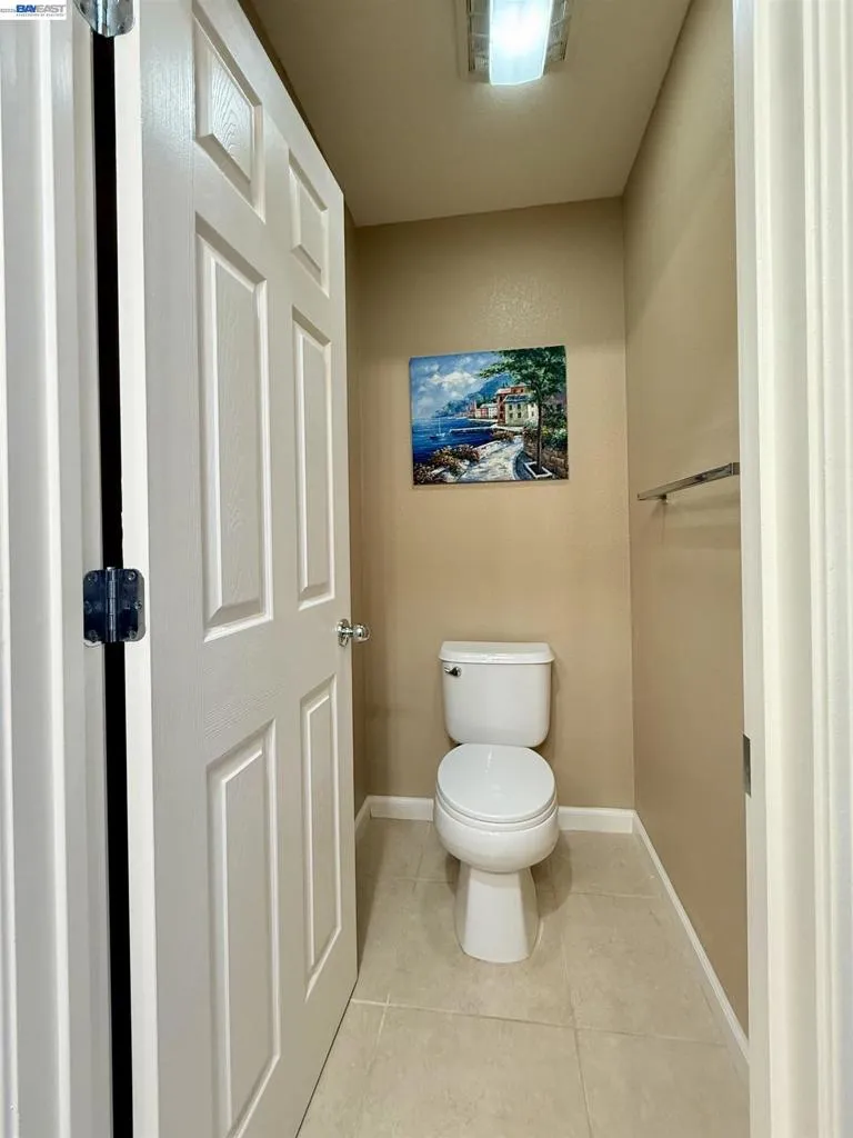 550 Summer Ln Richmond, CA 94806