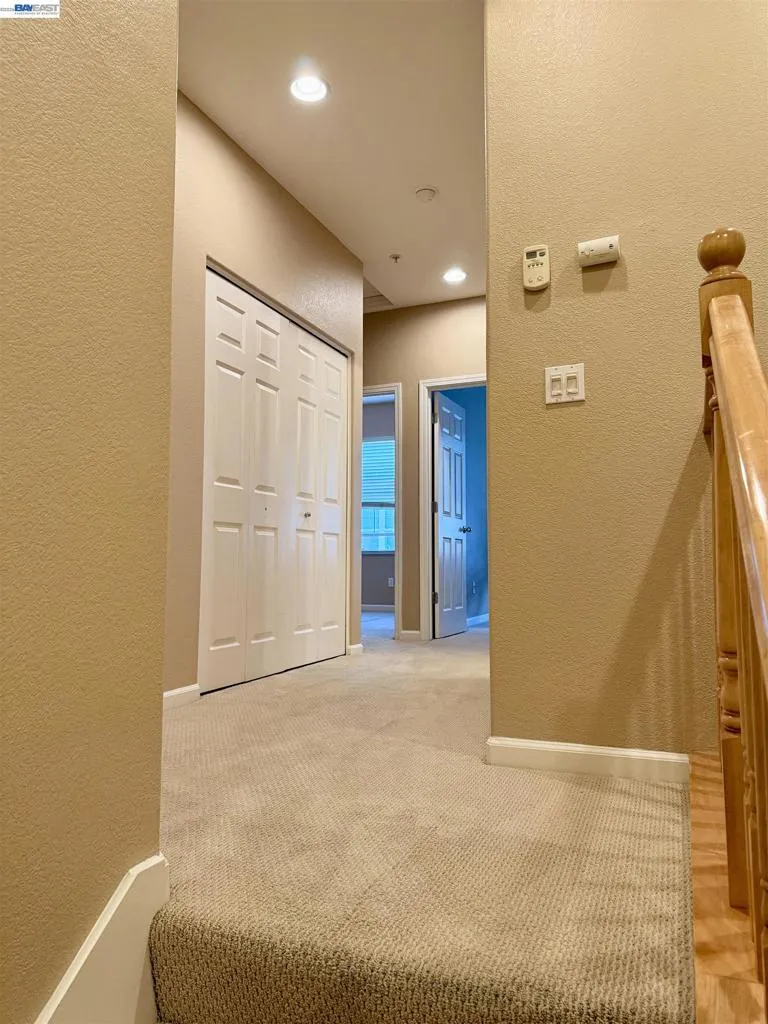 550 Summer Ln Richmond, CA 94806