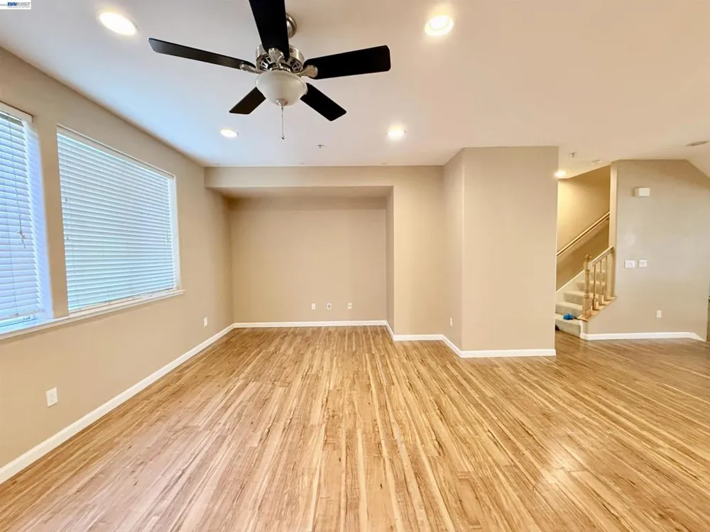 550 Summer Ln Richmond, CA 94806