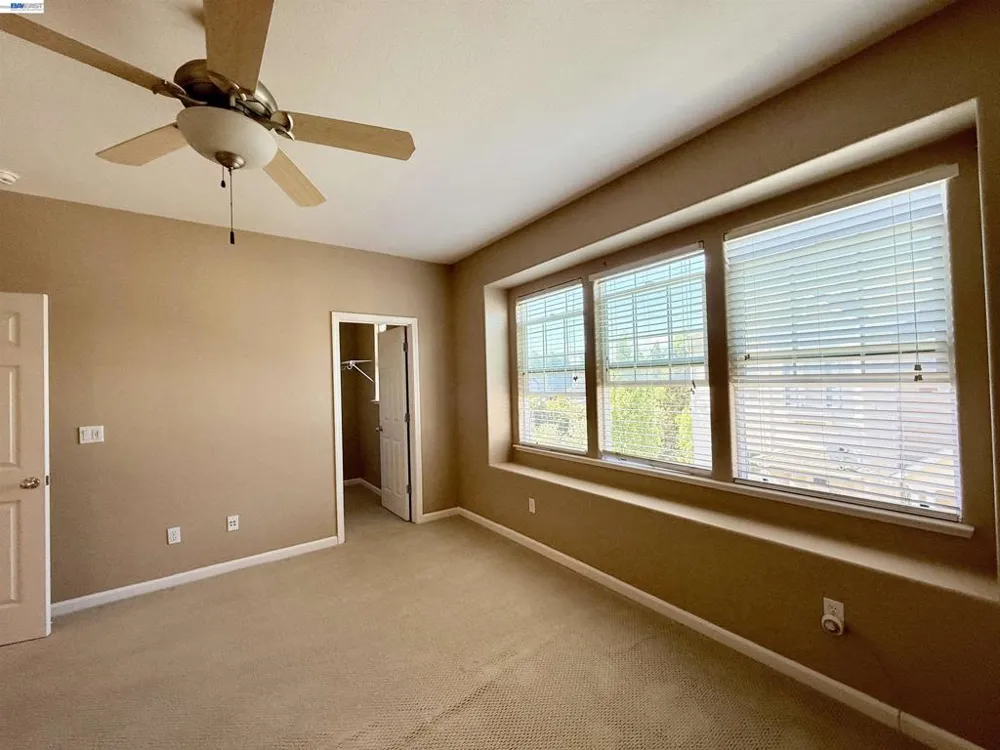 550 Summer Ln Richmond, CA 94806