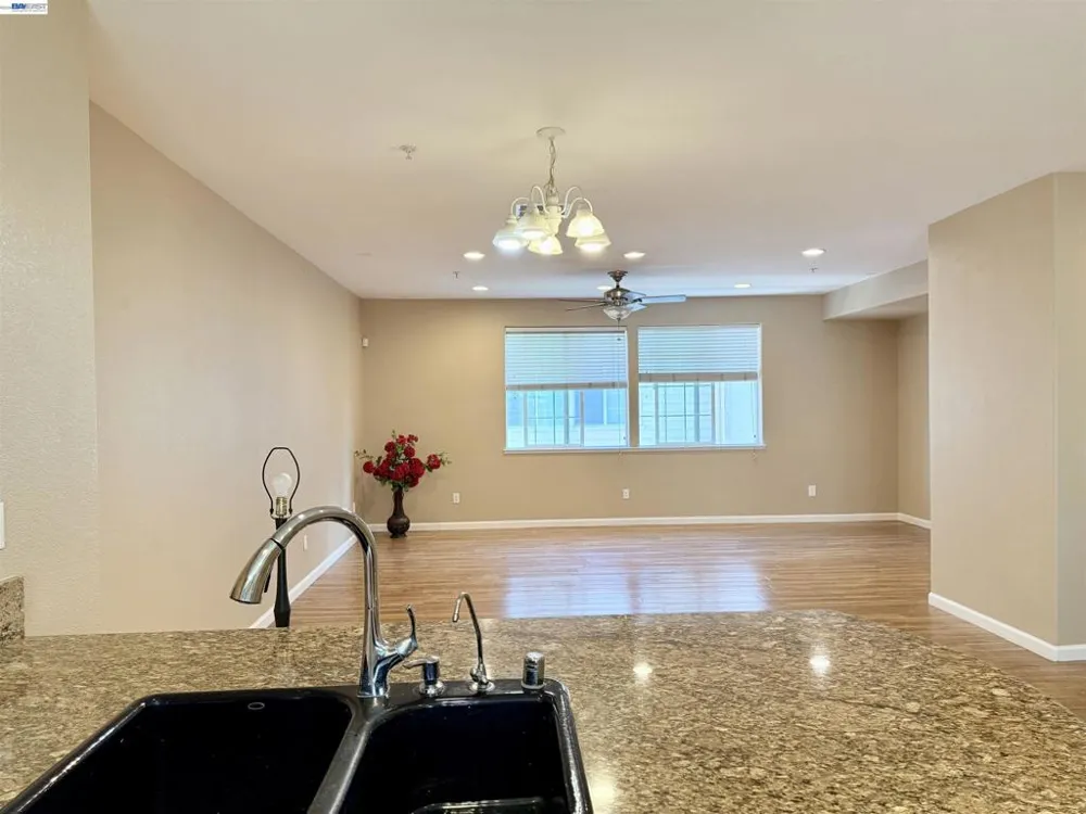 550 Summer Ln Richmond, CA 94806