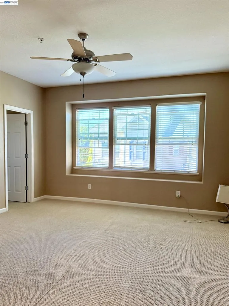 550 Summer Ln Richmond, CA 94806