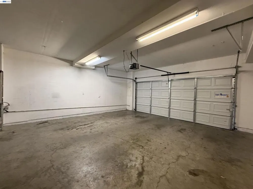 550 Summer Ln Richmond, CA 94806