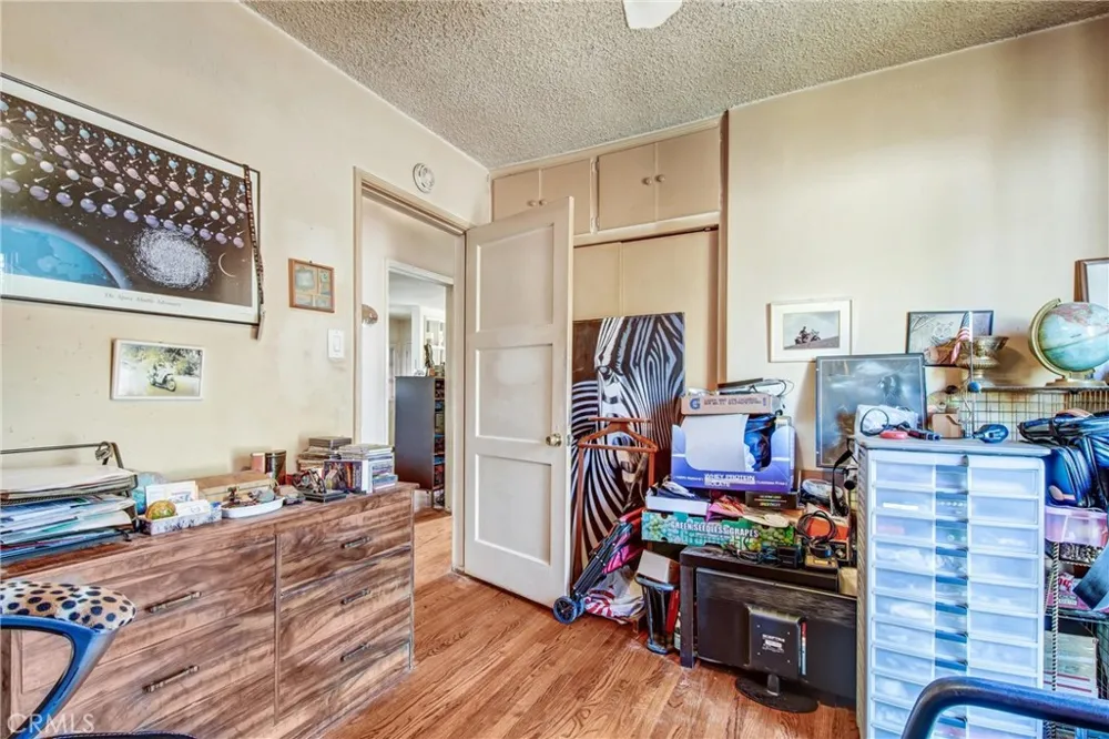 14351 Martha Van Nuys, CA 91401