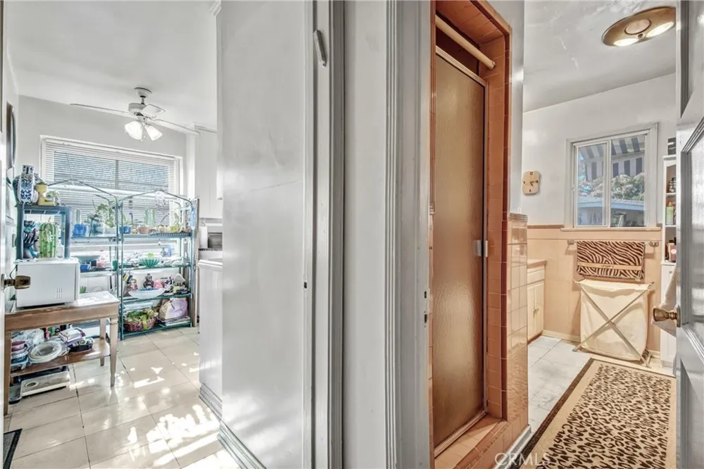 14351 Martha Van Nuys, CA 91401