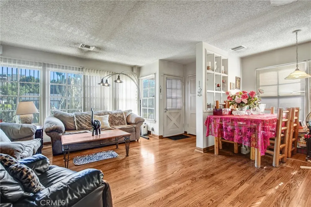 14351 Martha Van Nuys, CA 91401