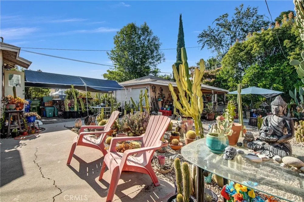 14351 Martha Van Nuys, CA 91401