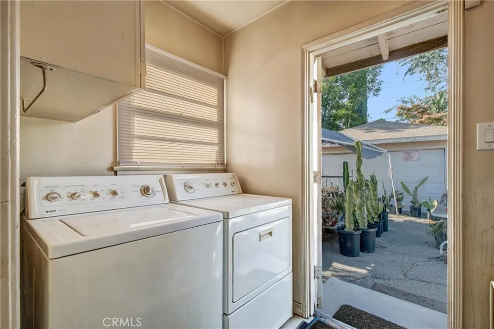 14351 Martha Van Nuys, CA 91401