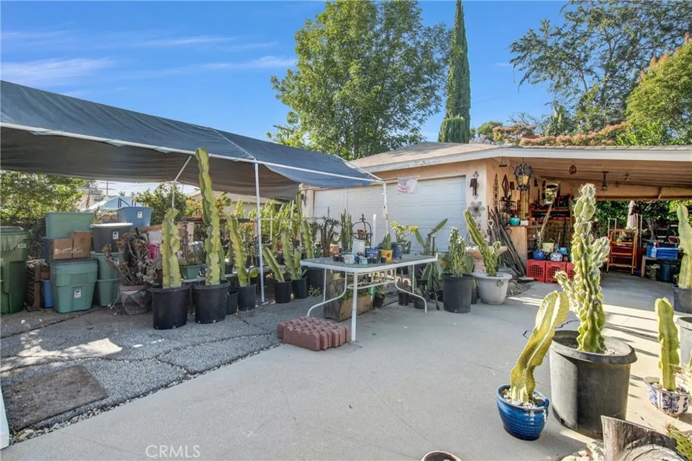 14351 Martha Van Nuys, CA 91401