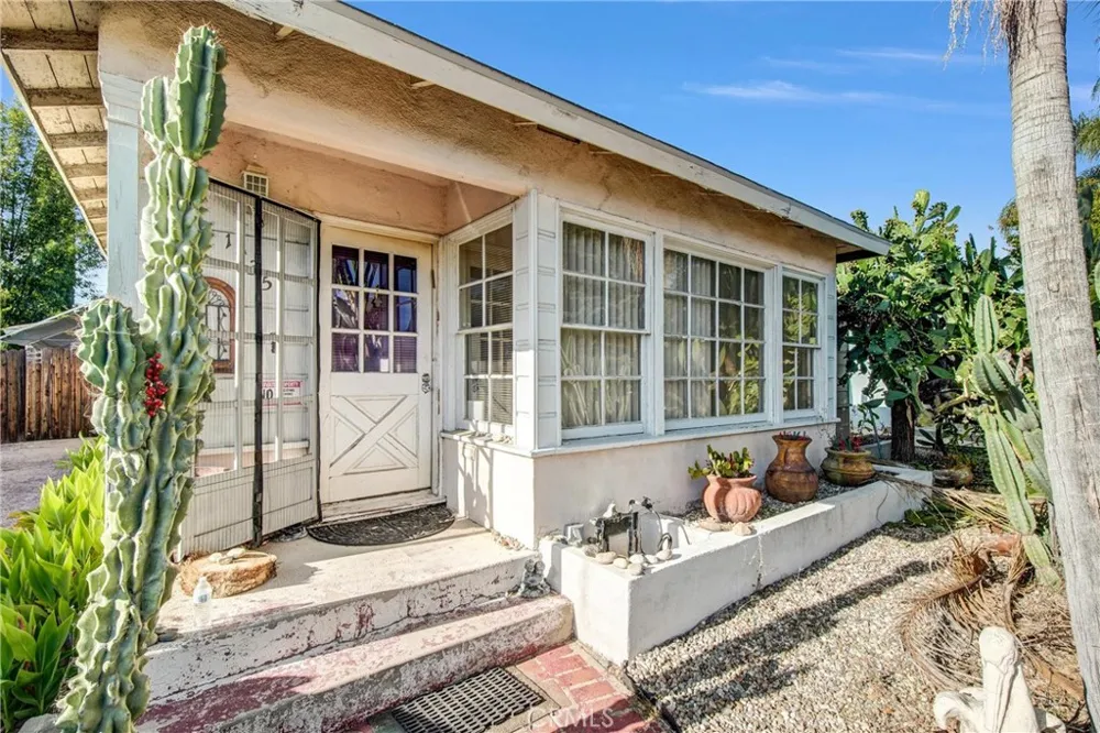 14351 Martha Van Nuys, CA 91401