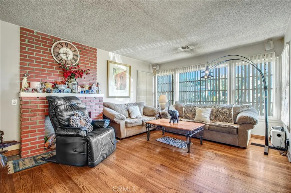 14351 Martha Van Nuys, CA 91401