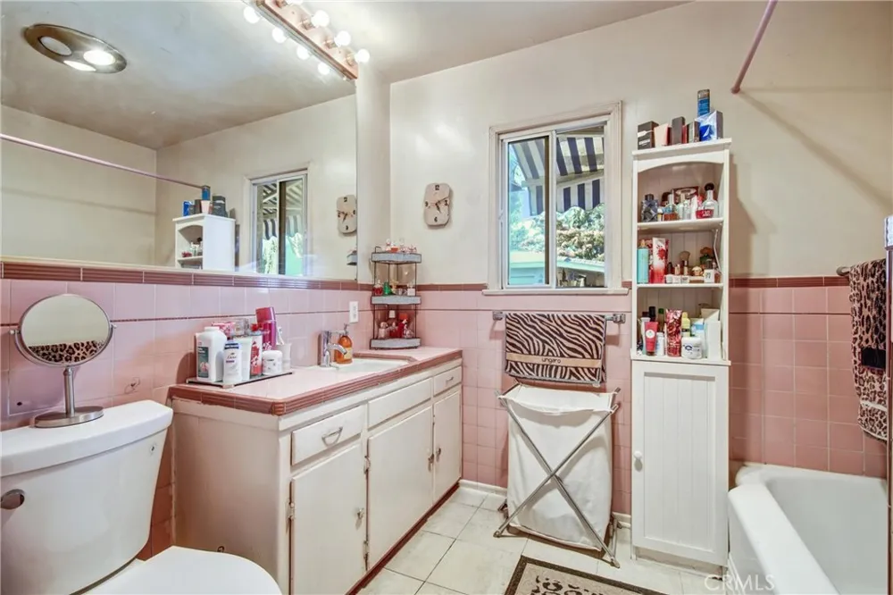 14351 Martha Van Nuys, CA 91401