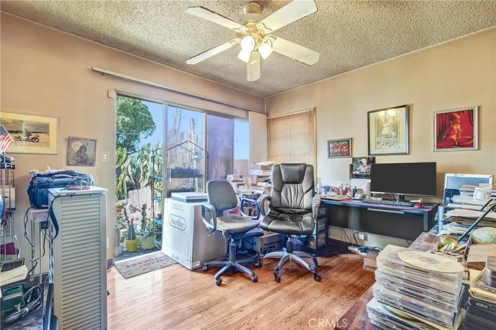 14351 Martha Van Nuys, CA 91401