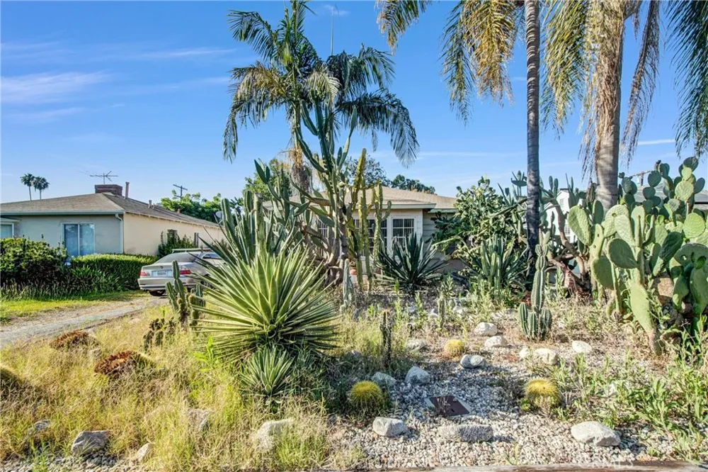 14351 Martha Van Nuys, CA 91401