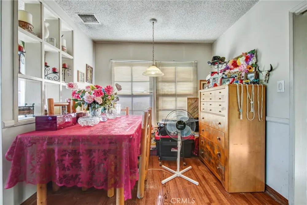 14351 Martha Van Nuys, CA 91401