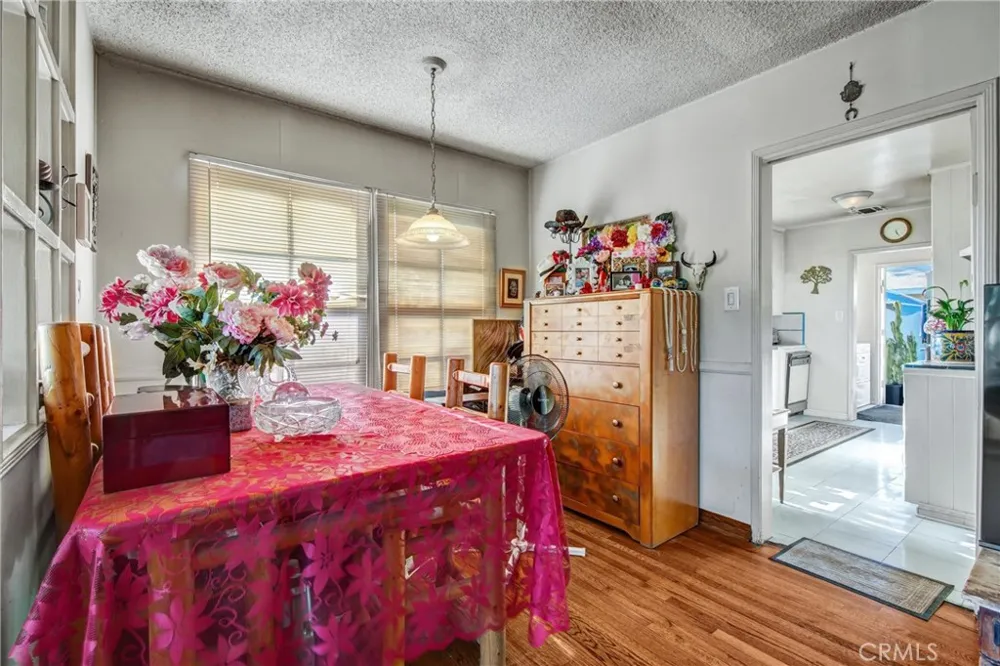 14351 Martha Van Nuys, CA 91401