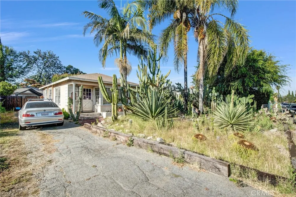 14351 Martha Van Nuys, CA 91401