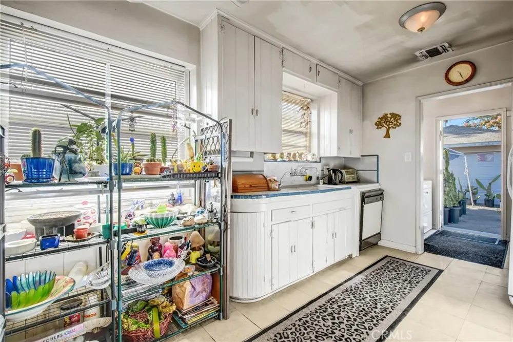 14351 Martha Van Nuys, CA 91401