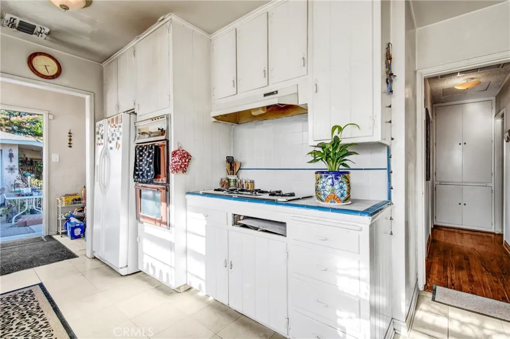14351 Martha Van Nuys, CA 91401