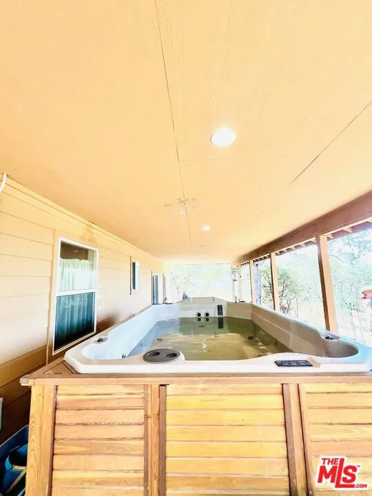 22168 Roe Way Cottonwood, CA 96022