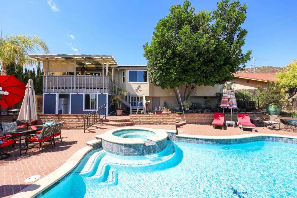 11071 El Nopal Lakeside, CA 92040