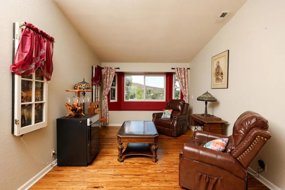 11071 El Nopal Lakeside, CA 92040