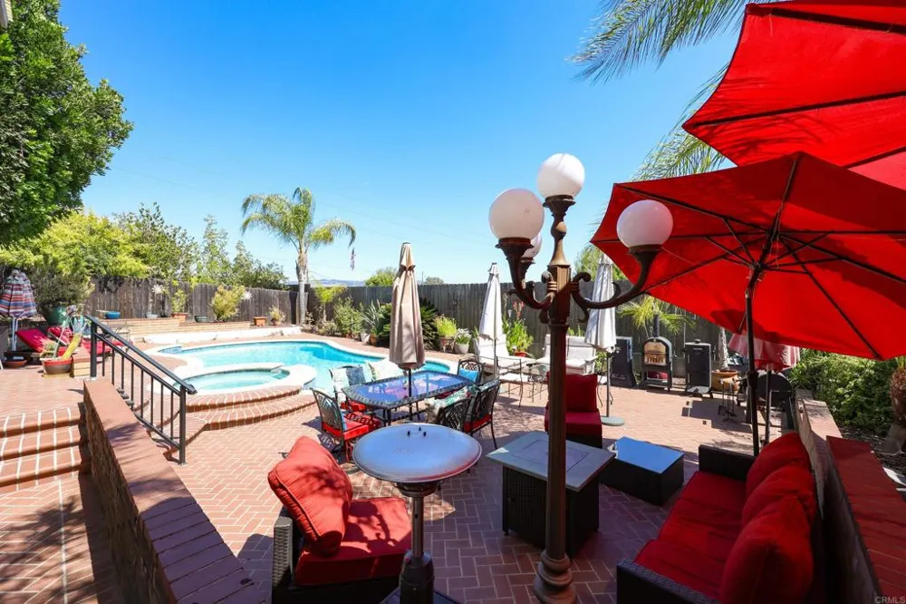 11071 El Nopal Lakeside, CA 92040