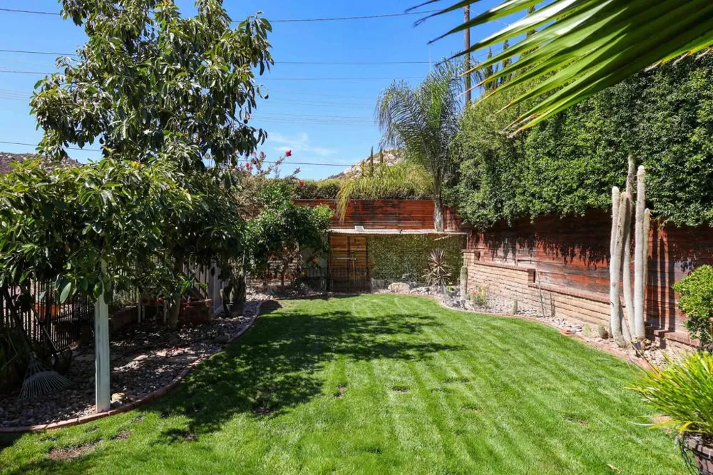 11071 El Nopal Lakeside, CA 92040